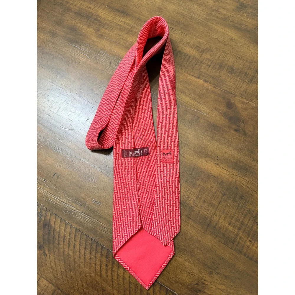 Hermes Paris Red Silk Geometric H Logo Basketweave Tie 5139 HA Made in France